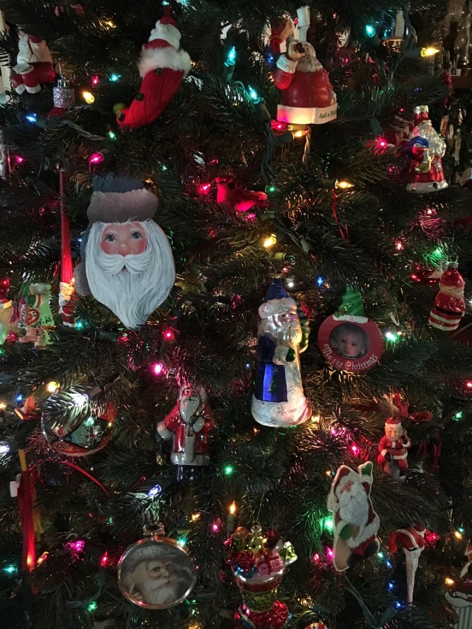 santatreecloseupsmall